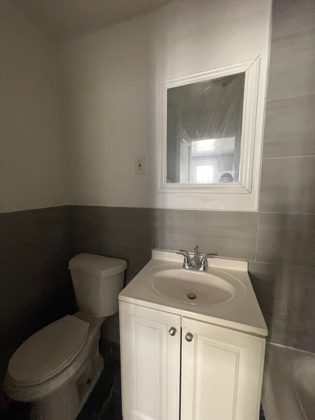 207 S Harrison St 37 - 220 S Harrison St