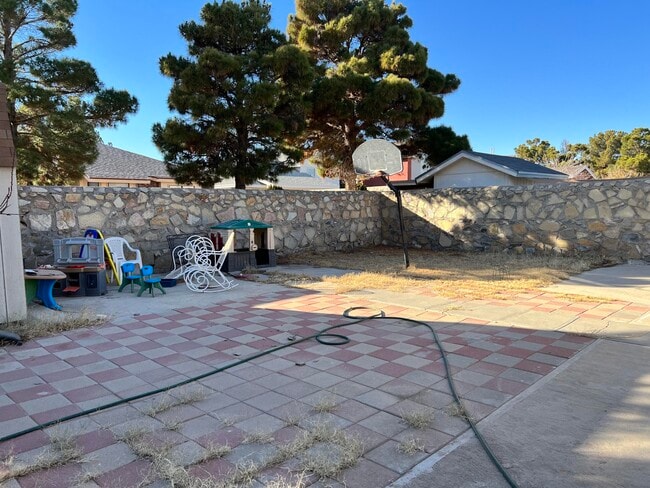 Building Photo - 2905 Gilberto Avila St