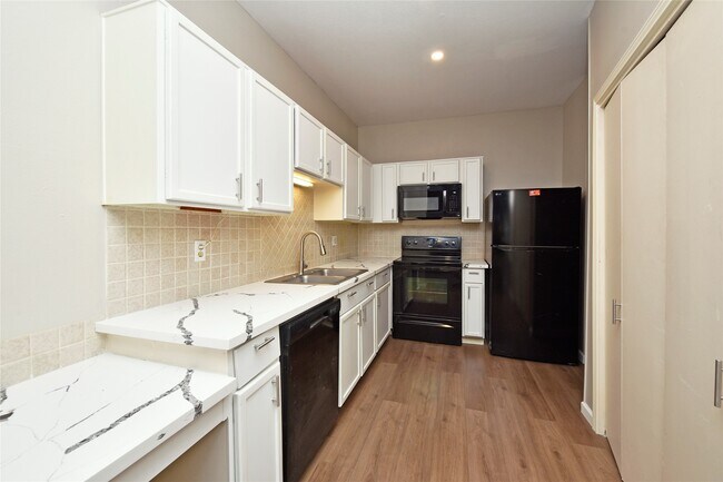 Building Photo - 2023 Gentryside Dr