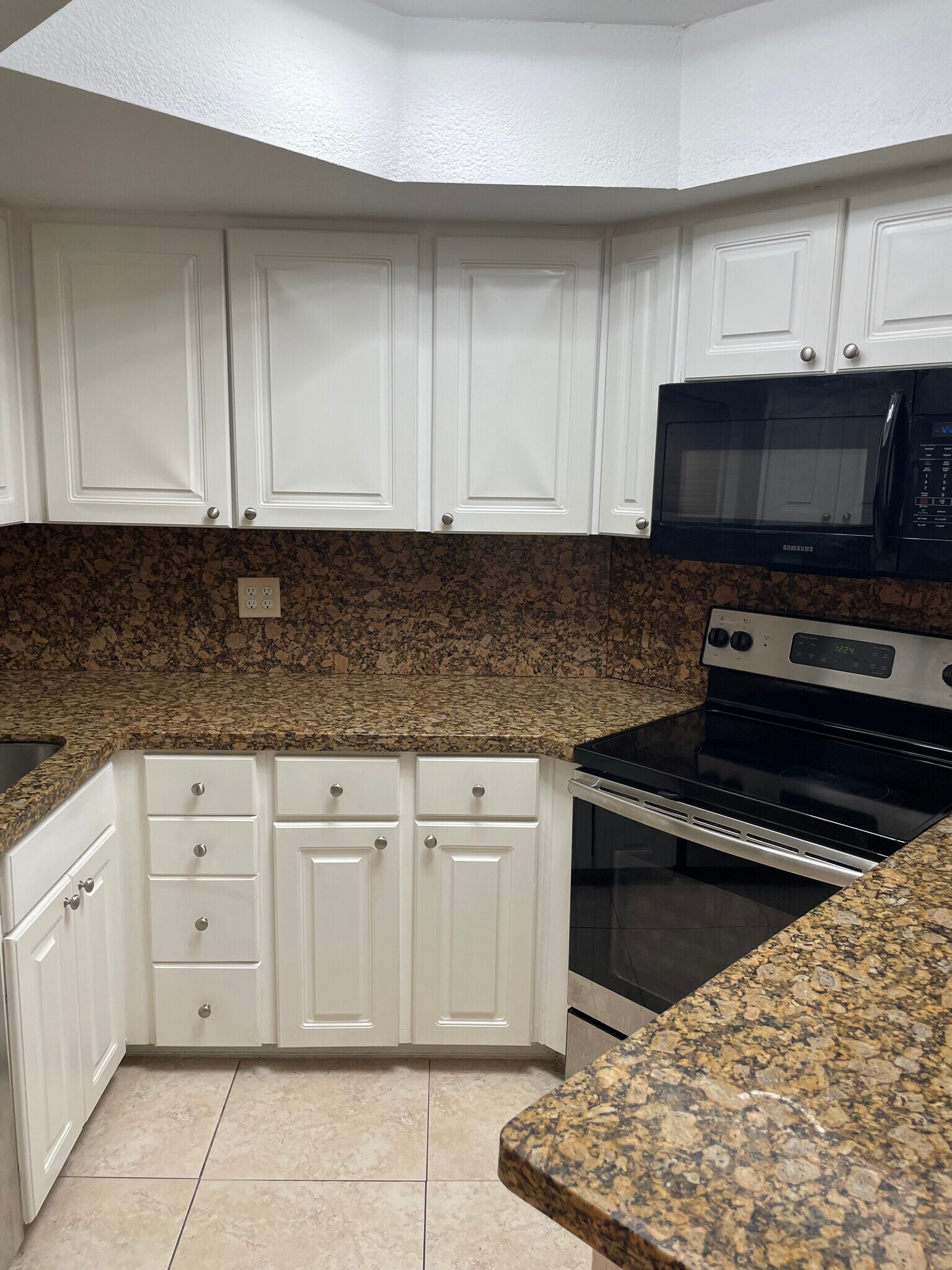 Building Photo - 8215 Lake Dr