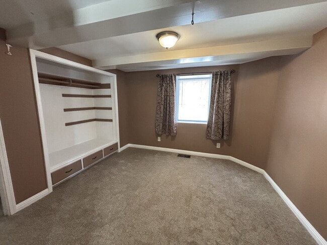 Building Photo - Multi-Generational Family Living near downtown Placerville