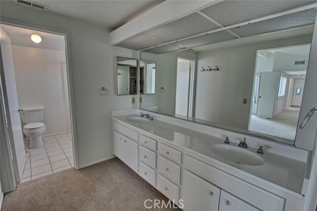 Building Photo - 8 Sparrowhawk