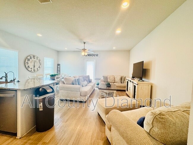 Building Photo - 7478 Shadow Lake Dr