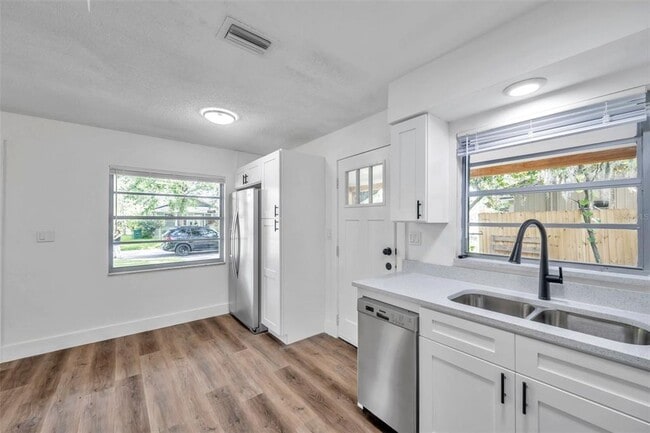 Building Photo - 304 W Idlewild Ave