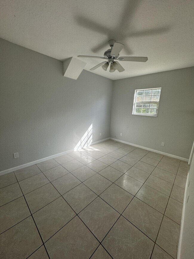 Building Photo - 623 SW 10th St