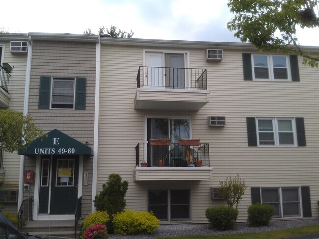 Building Photo - 1261 Church St