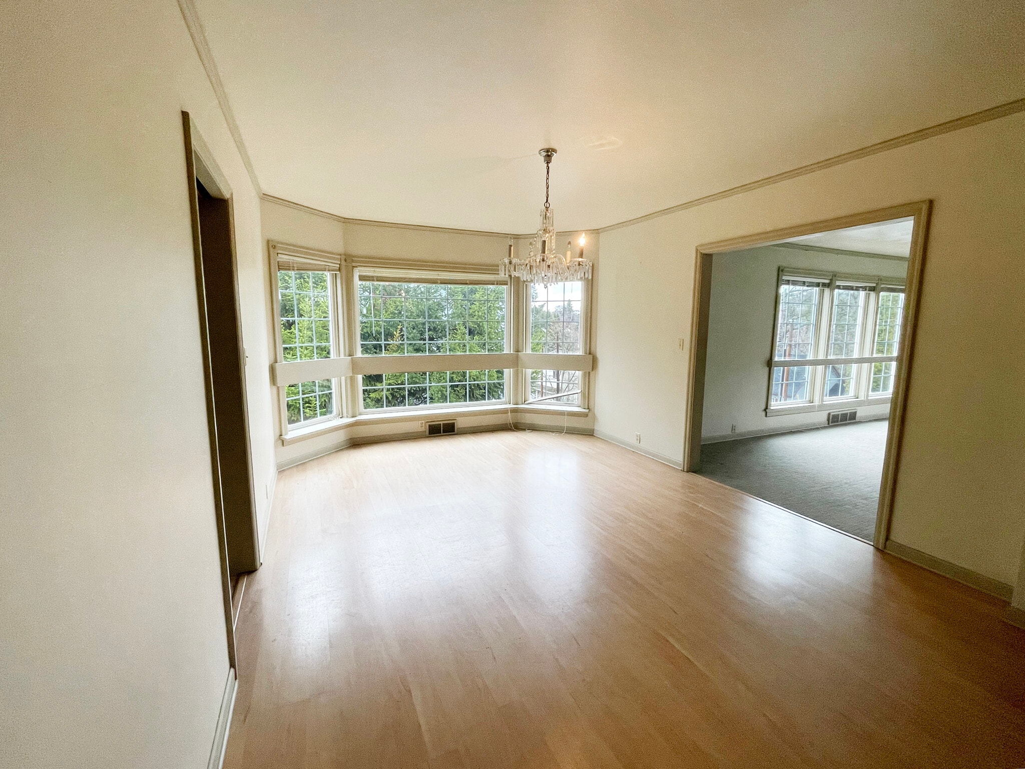 Building Photo - 905 NE C St