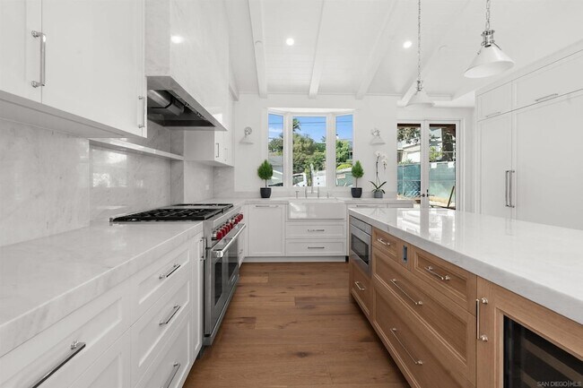 Building Photo - 461 Zuni Dr