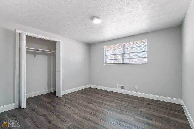 Building Photo - 5988 Lyndale St