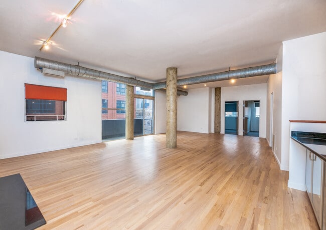 Building Photo - 939 W Huron St