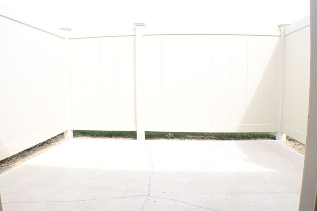 Building Photo - 2206 Shamrock Ln