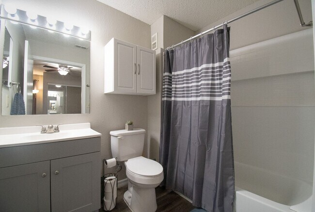 Building Photo - Windsor Park #313