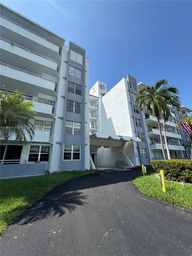 Building Photo - 1080 94th St