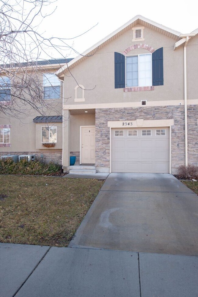 Building Photo - 3 Bedroom/2.5 Bathroom Townhome in Riverton