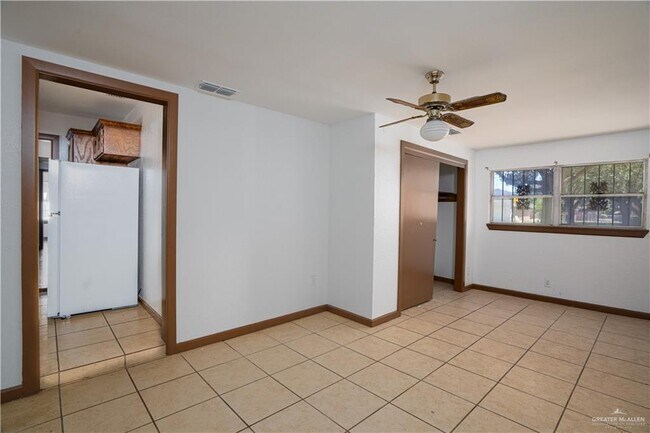 Building Photo - 25 E La Vista Ave