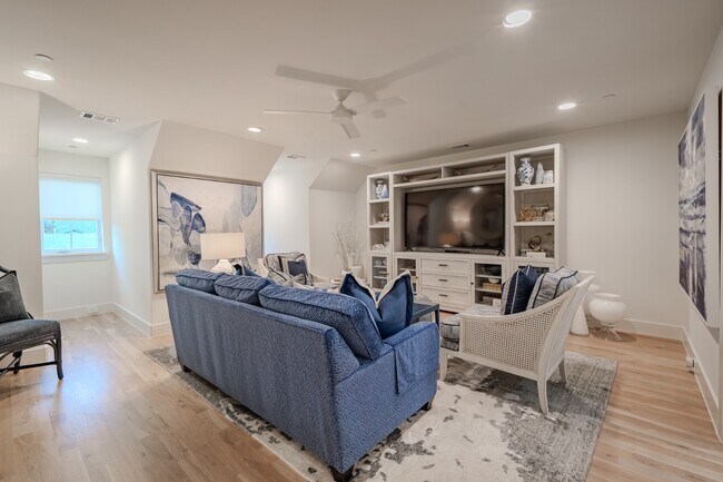 Building Photo - Open Concept custom build by Hudson Co in Highland Park!