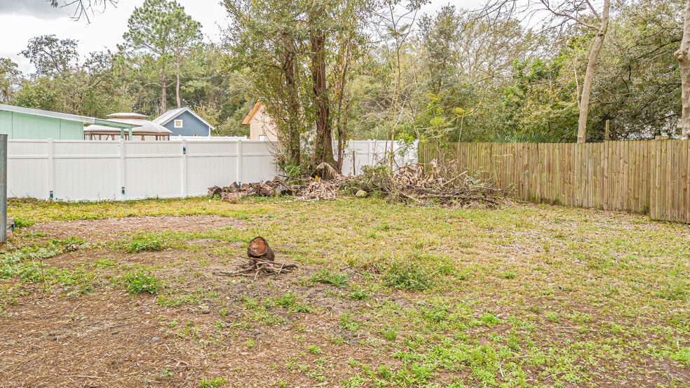 Building Photo - 14918 Pinecrest Rd