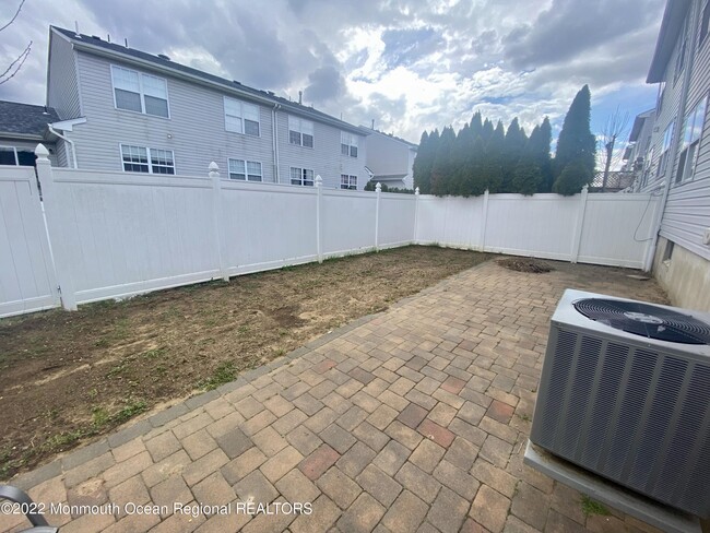 Building Photo - 21 Woodpecker Way