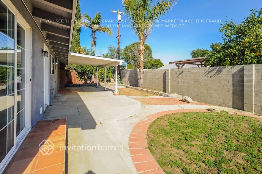 Building Photo - 8002 Crosnoe Ave