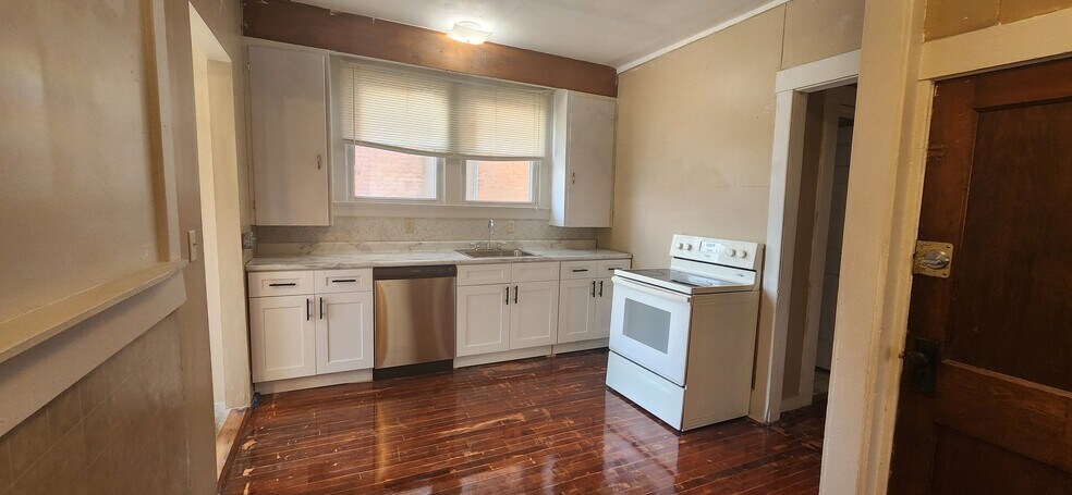 Building Photo - 414 Perrin St