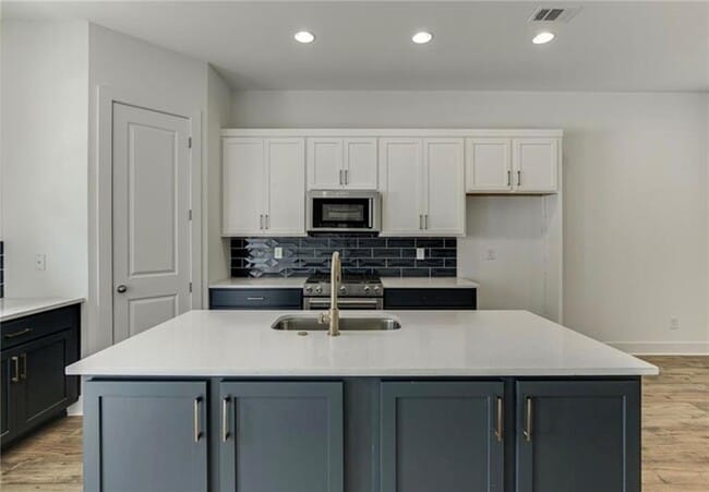 Building Photo - 5603 W Pine St