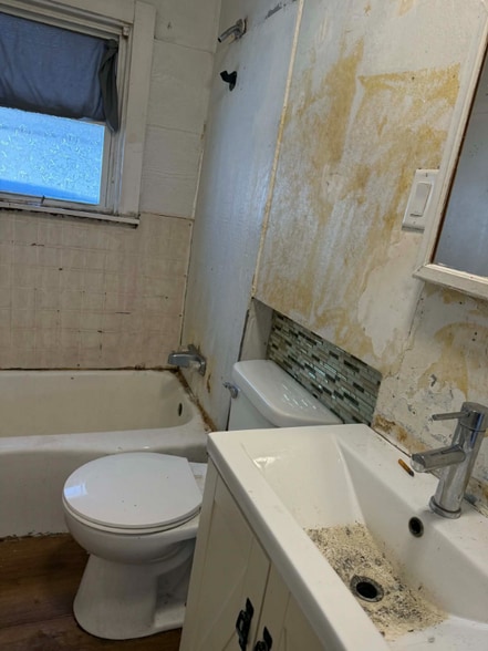 Building Photo - 1305 E Whitmer St