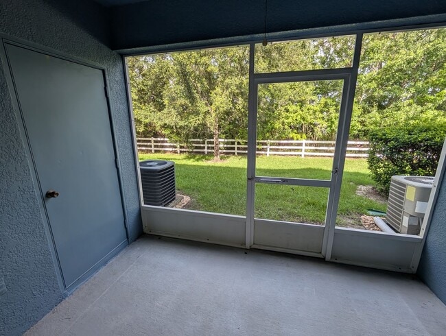 Building Photo - Spacious 2 Bed, 2.5 Bath Townhome in Gated...