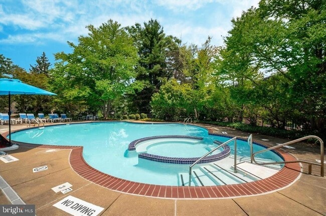 Building Photo - 2111 Wisconsin Ave NW