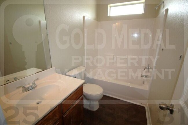 Building Photo - 4008 Cambridge Dr