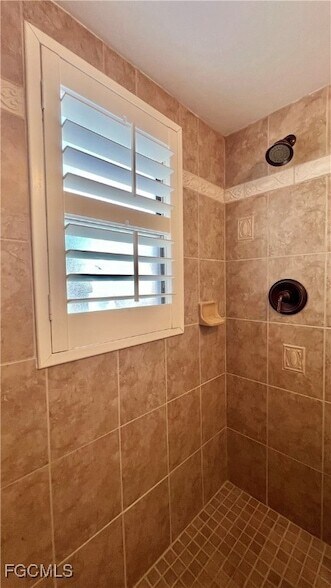 Building Photo - 15126 Parkside Dr