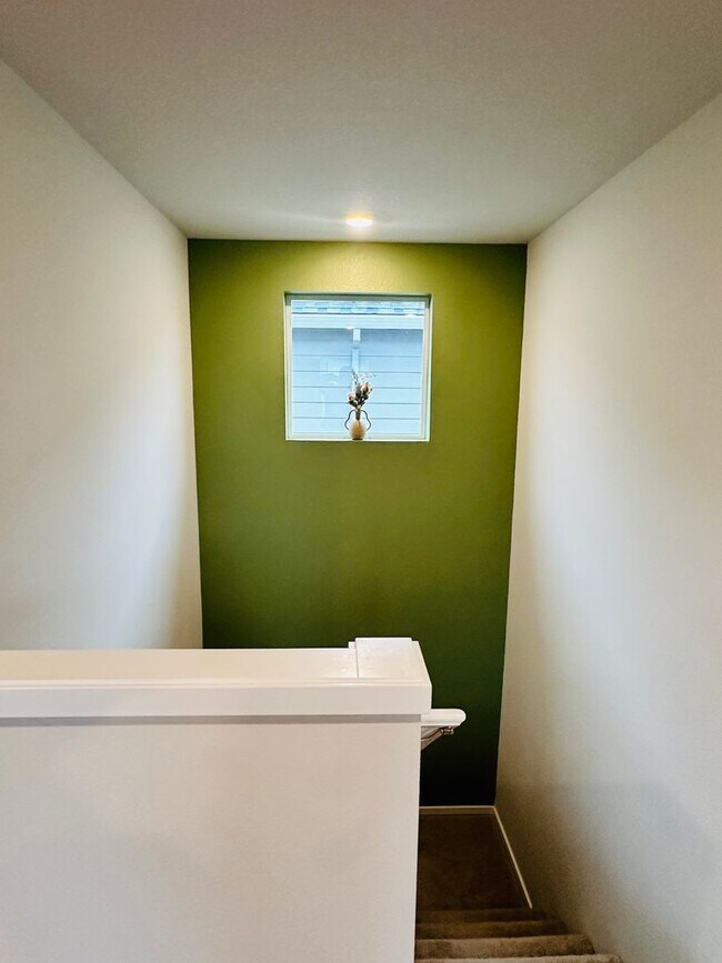 Building Photo - Beautiful Nearly New Ridgefield Home