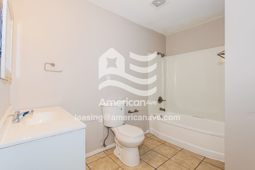 Building Photo - 693 Aldrich St NE