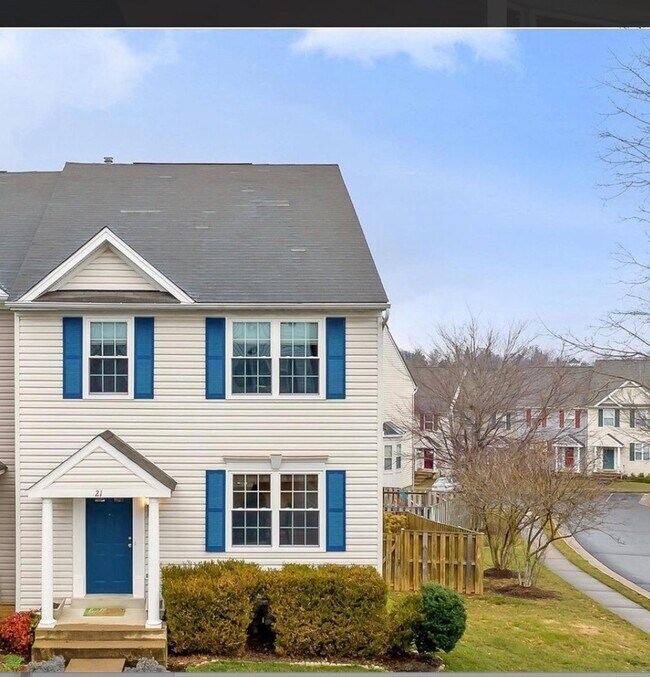 Primary Photo - 21 Quarterpole Ct