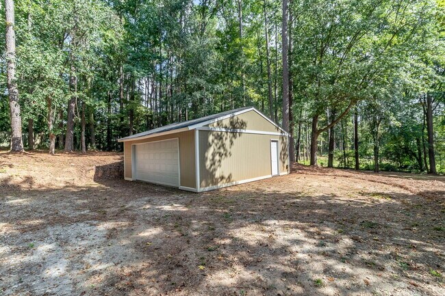 Building Photo - 4375 Lake Idylwilde Dr