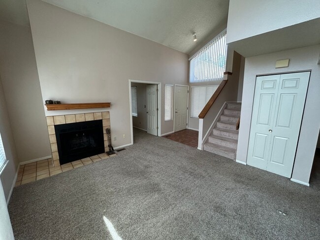 Building Photo - 2 Bed/ 1.5 Bath Home