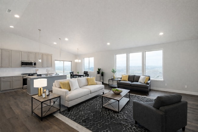 Building Photo - Executive home~move in ready!