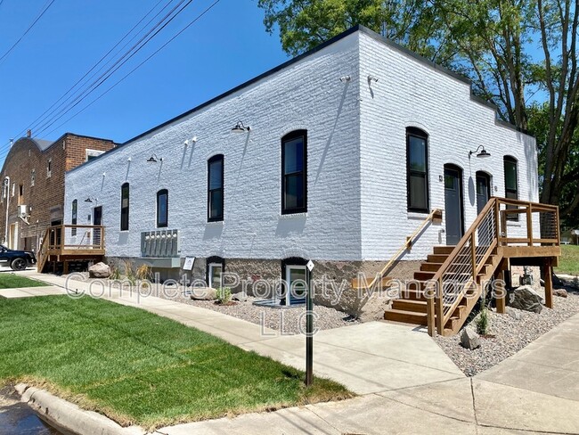 Building Photo - 423 Adams Ave