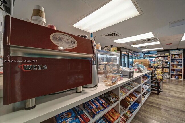 Building Photo - 650 West Ave