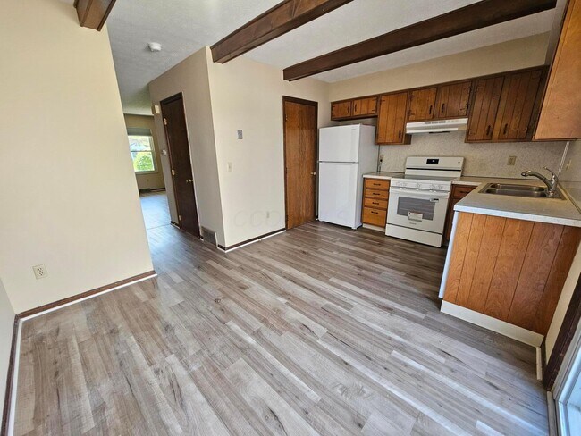 Building Photo - 5013 Godown Rd
