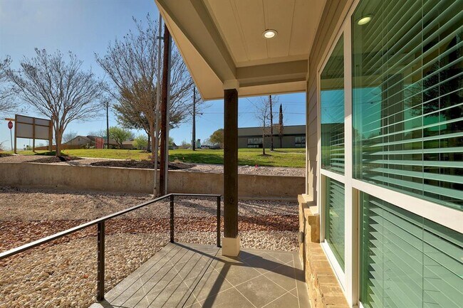 Building Photo - 1706 Cedar Bend Dr