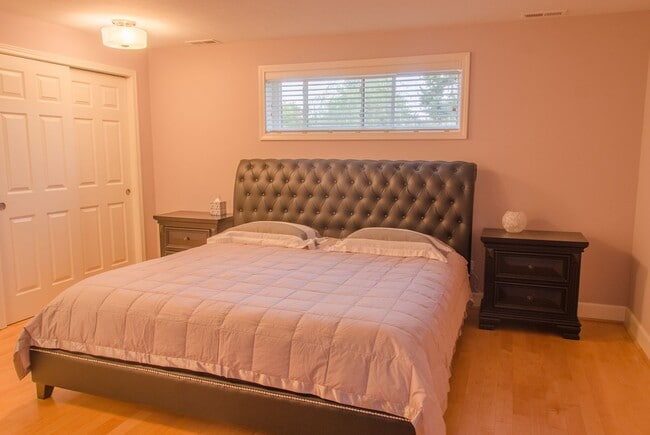Building Photo - 4bd/2.5ba Seattle Home