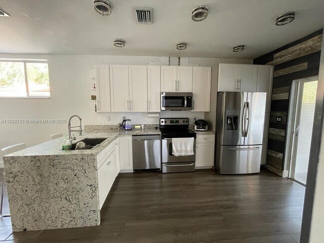 Building Photo - 3065 N 36th Ave