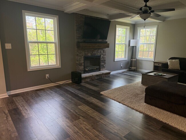 Building Photo - Pet Friendly Four Bedroom!