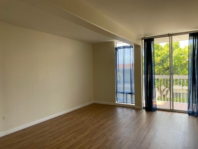 Building Photo - 2333 Caringa Way
