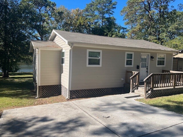 Primary Photo - 1572 E Pine Lake Cir