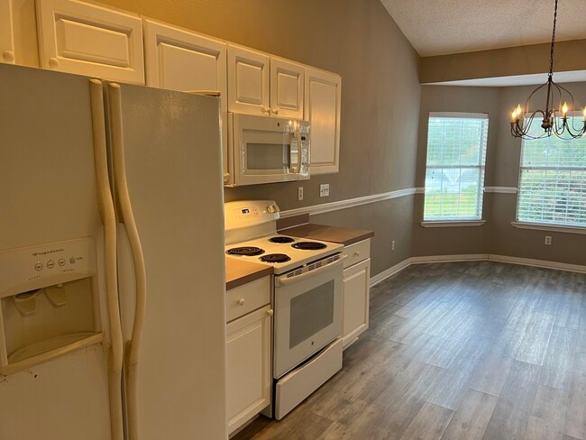 Building Photo - 195 S Shore Dr