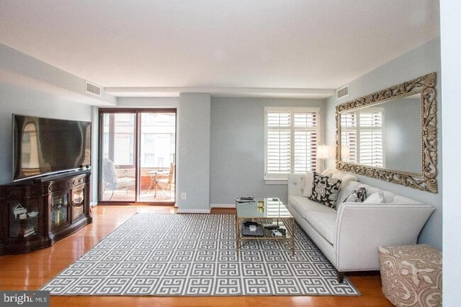 Building Photo - 2400 Clarendon Blvd