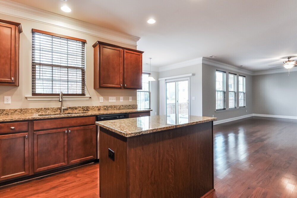 Building Photo - 180 Davelyn Ct