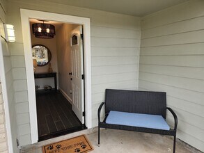 Building Photo - 2123 Quail Valley E Dr