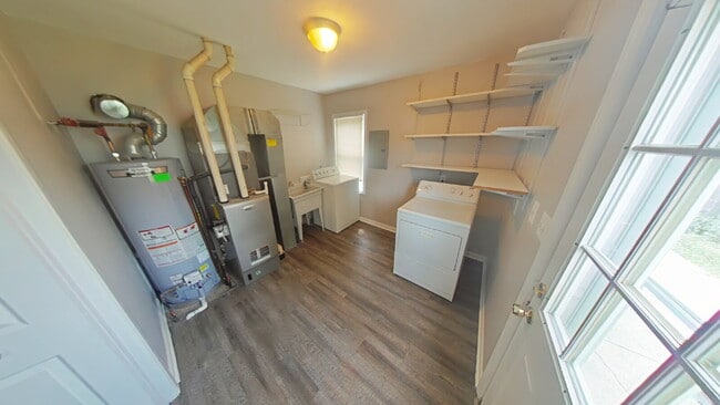 Building Photo - "3-Bedroom Retreat in Roseville – Spacious 1300 Sq Ft Home!"